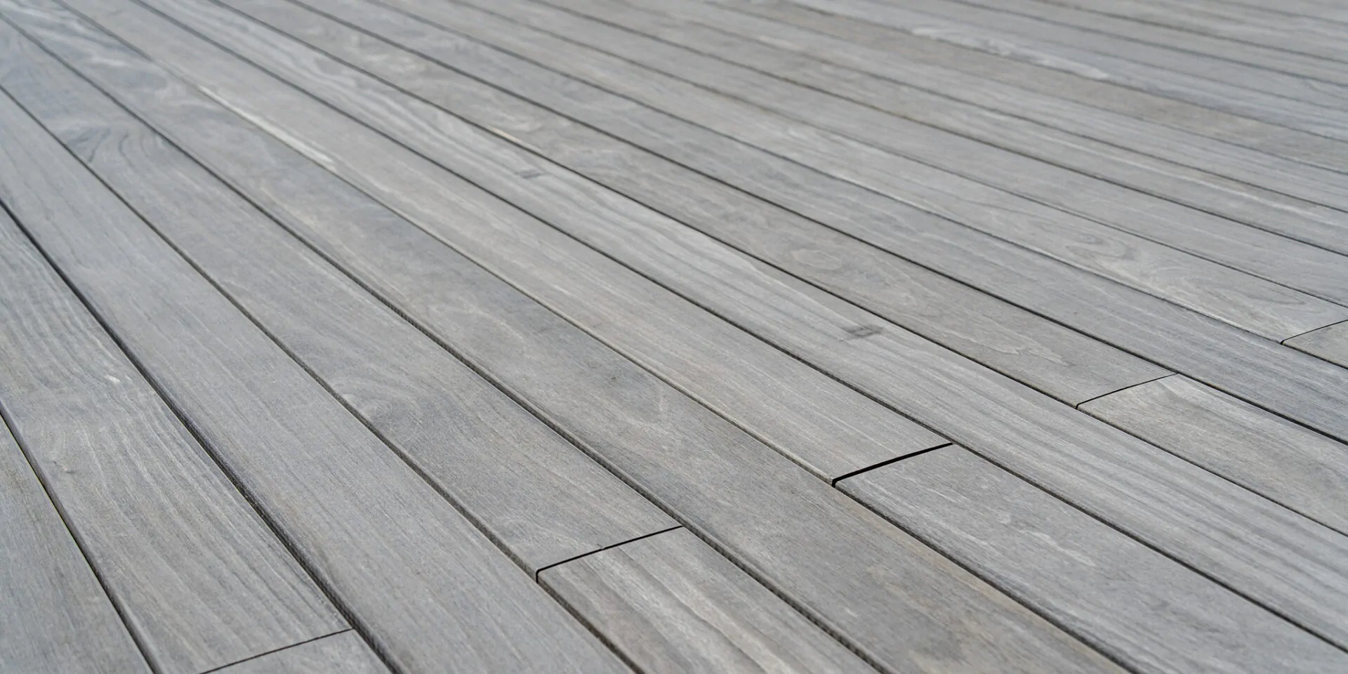 Lames de terrasse Accoya Color Gris : gris contemporain teinté dans la masse