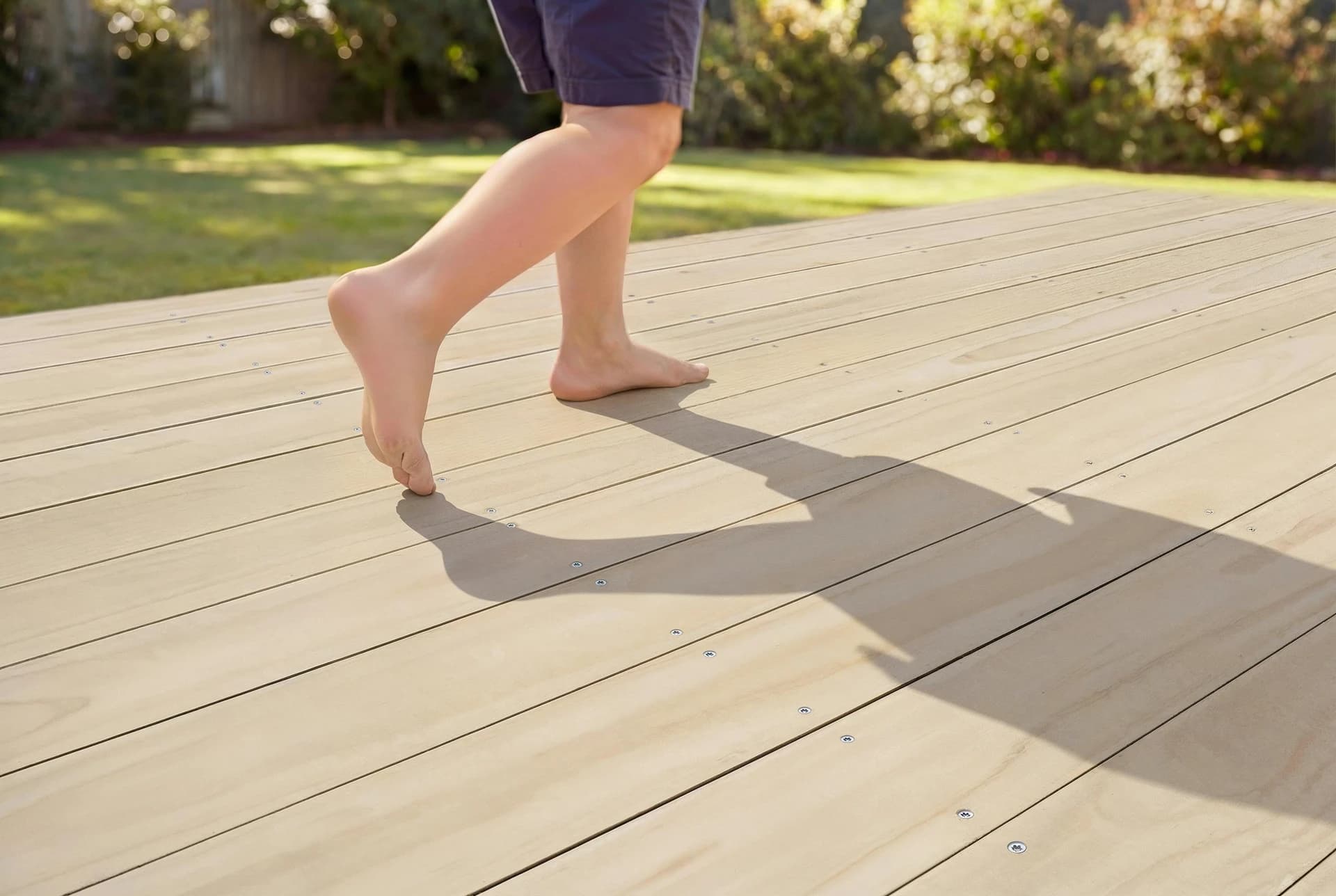 Walking barefoot on a natural Accoya deck in full sun